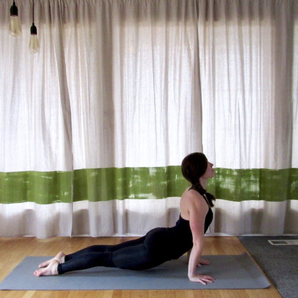 I'm so excited to share this week's new workout video with you guys - it's a 30 minute full body cardio yoga flow! 