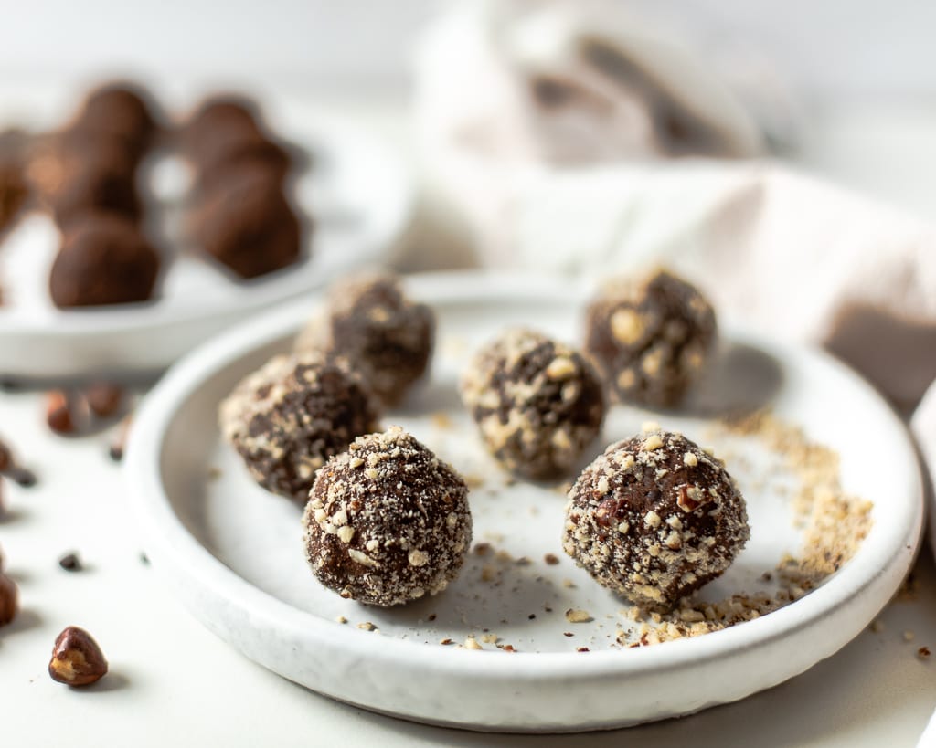 chocolate hazelnut almond pulp energy balls
