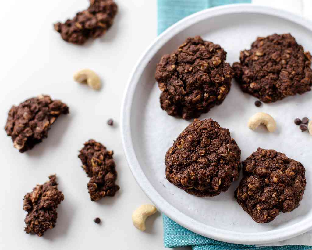 Chocolate oatmeal almond flour cookies