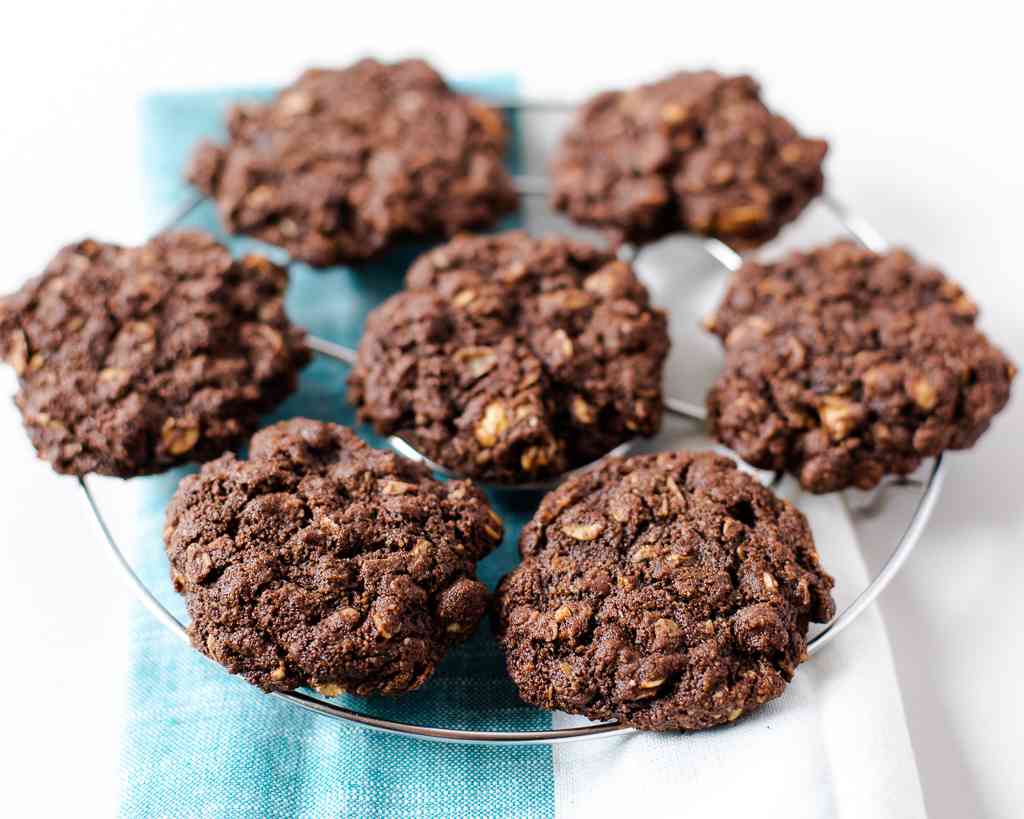 Chocolate oatmeal almond flour cookies