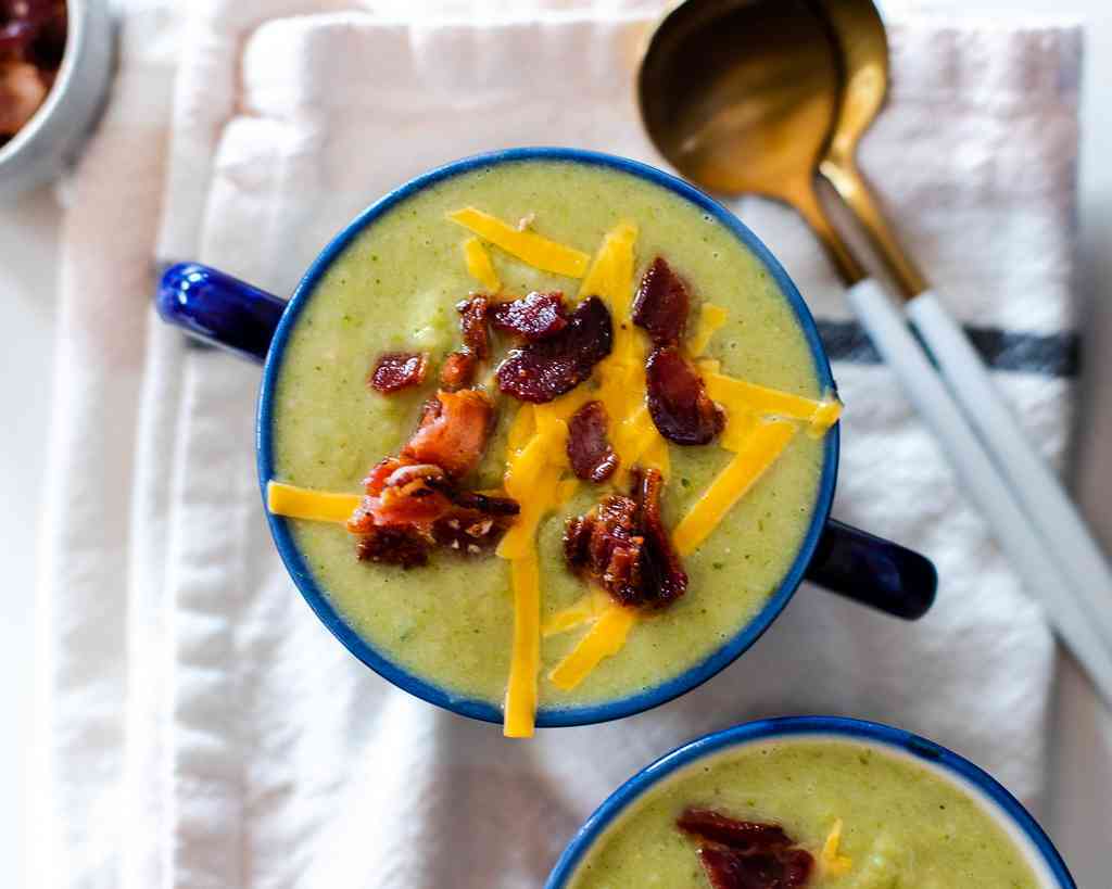 creamy broccoli and white bean soup with crispy bacon bits