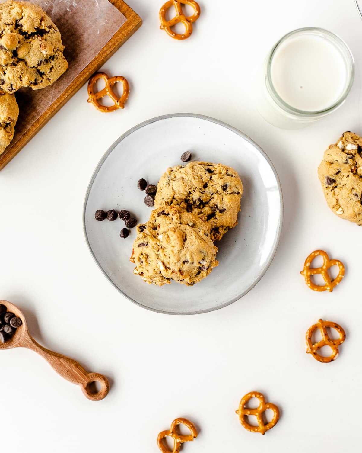 chocolate chip pretzel cookies