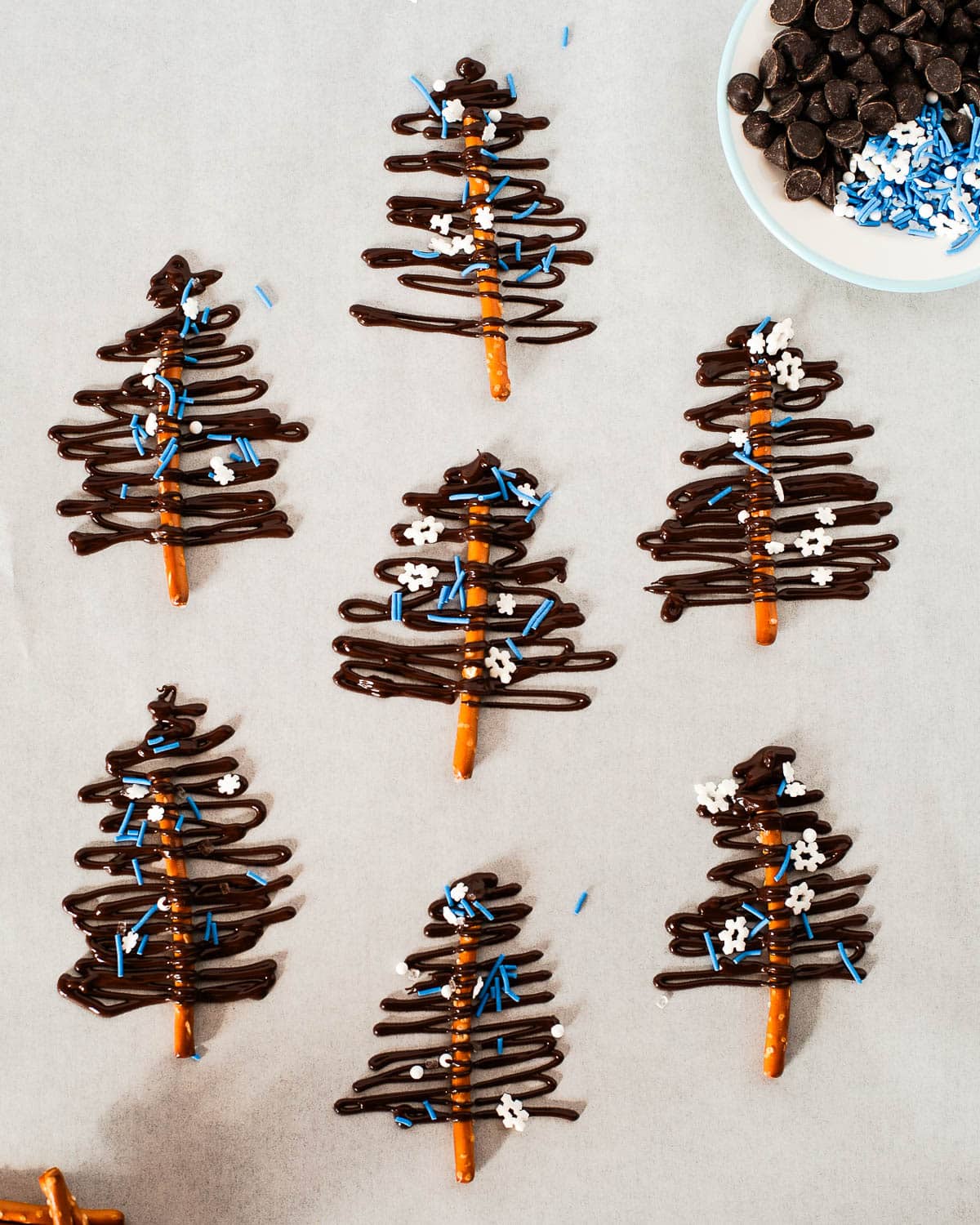 How to make easy chocolate Christmas tree pretzels
