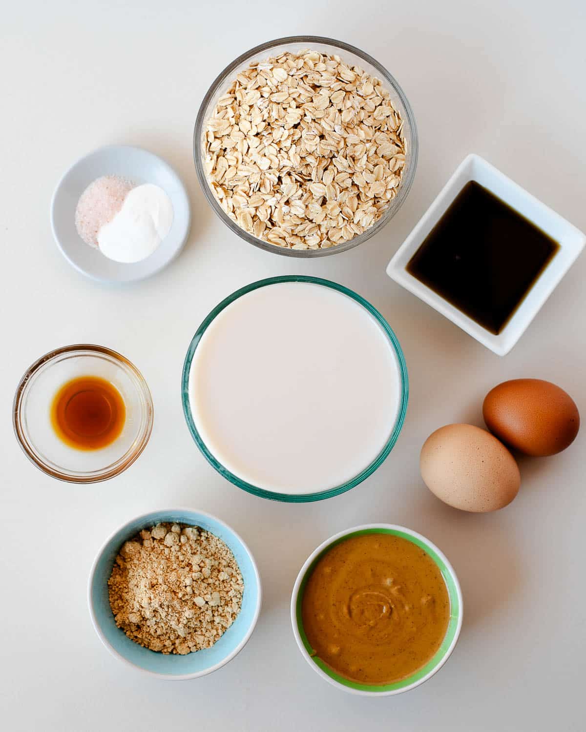 Simple ingredients you need for this peanut butter oatmeal bake